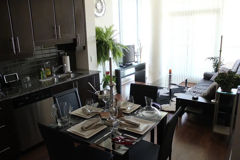 Luxury Condo - Heart Of Downtown Toronto
